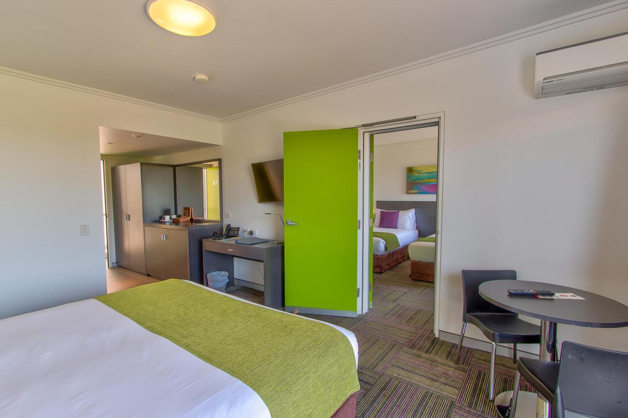 Mackay Oceanside Central Hotel Official Экстерьер фото